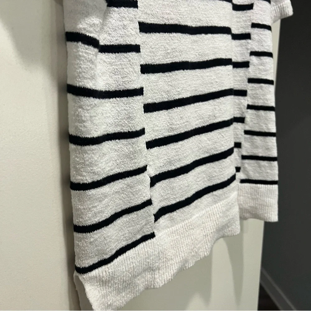 NWOT Loft Black & White Striped Short Sleeve Top - Size M - Picture 8 of 8